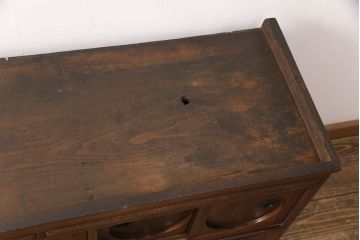 和製アンティーク　前面ケヤキ材　ガラスを入れて丸窓にリメイク!　レトロなデザインが可愛らしい収納戸棚(テレビボード、テレビ台、サイドボード、ローボード)(R-051838)