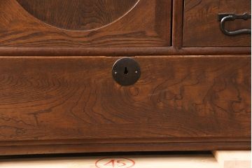 和製アンティーク　前面ケヤキ材　ガラスを入れて丸窓にリメイク!　レトロなデザインが可愛らしい収納戸棚(テレビボード、テレビ台、サイドボード、ローボード)(R-051838)