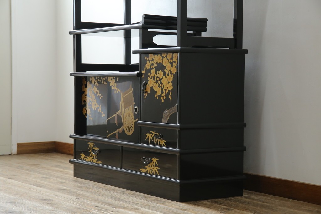 中古　美品　輪島塗り　雅やかな佇まいが上質な雰囲気を漂わせる飾り棚(茶棚、収納棚、戸棚)(R-051840)