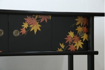 中古　美品　輪島塗り　雅やかな佇まいが上質な雰囲気を漂わせる飾り棚(茶棚、収納棚、戸棚)(R-051840)