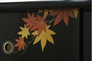 中古　美品　輪島塗り　雅やかな佇まいが上質な雰囲気を漂わせる飾り棚(茶棚、収納棚、戸棚)(R-051840)