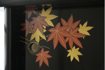 中古　美品　輪島塗り　雅やかな佇まいが上質な雰囲気を漂わせる飾り棚(茶棚、収納棚、戸棚)(R-051840)