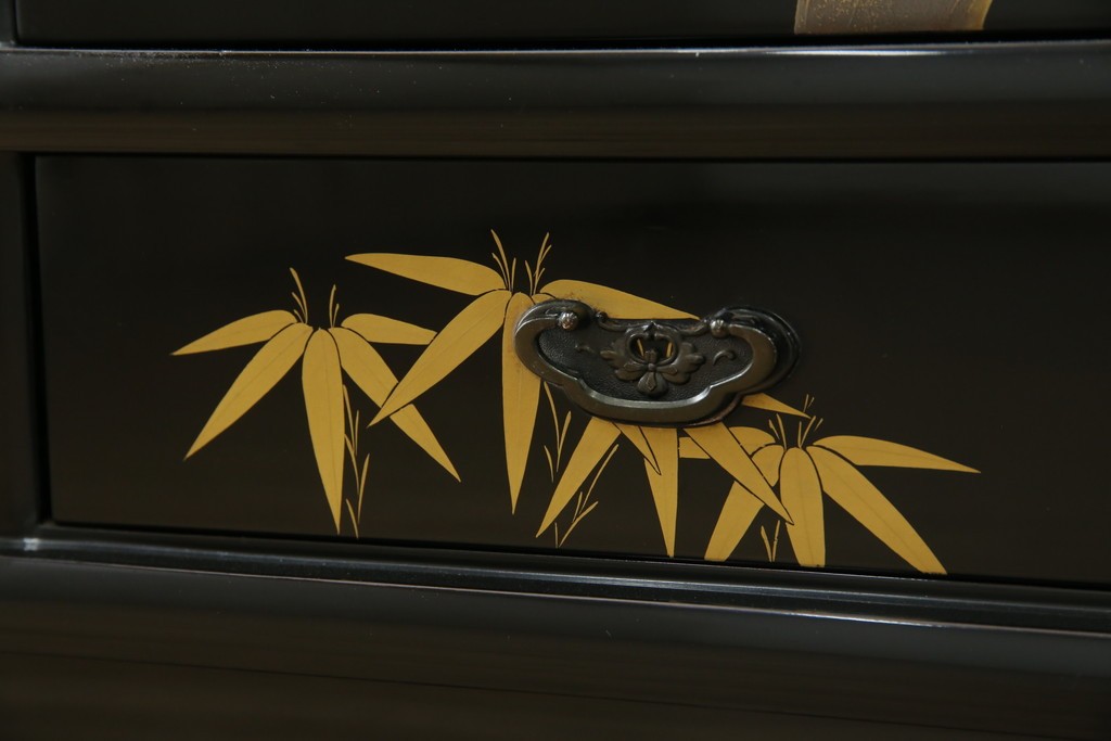 中古　美品　輪島塗り　雅やかな佇まいが上質な雰囲気を漂わせる飾り棚(茶棚、収納棚、戸棚)(R-051840)