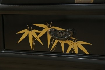 中古　美品　輪島塗り　雅やかな佇まいが上質な雰囲気を漂わせる飾り棚(茶棚、収納棚、戸棚)(R-051840)