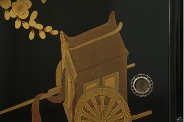 中古　美品　輪島塗り　雅やかな佇まいが上質な雰囲気を漂わせる飾り棚(茶棚、収納棚、戸棚)(R-051840)