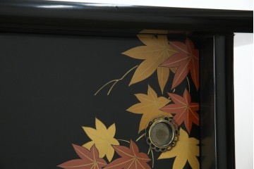 中古　美品　輪島塗り　雅やかな佇まいが上質な雰囲気を漂わせる飾り棚(茶棚、収納棚、戸棚)(R-051840)