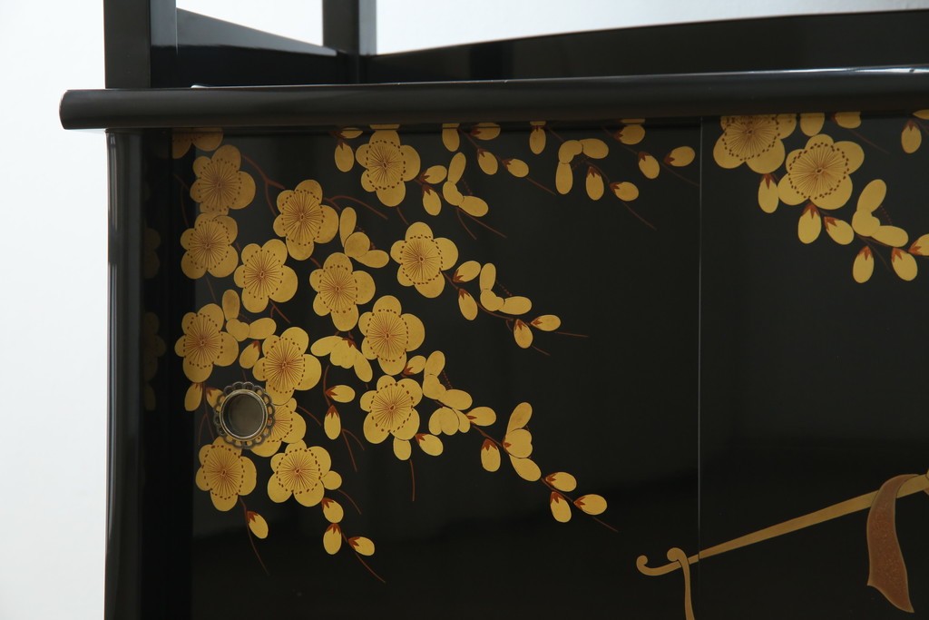 中古　美品　輪島塗り　雅やかな佇まいが上質な雰囲気を漂わせる飾り棚(茶棚、収納棚、戸棚)(R-051840)