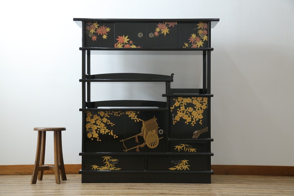 中古　美品　輪島塗り　雅やかな佇まいが上質な雰囲気を漂わせる飾り棚(茶棚、収納棚、戸棚)(R-051840)