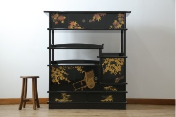 中古　美品　輪島塗り　雅やかな佇まいが上質な雰囲気を漂わせる飾り棚(茶棚、収納棚、戸棚)(R-051840)