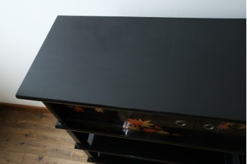 中古　美品　輪島塗り　雅やかな佇まいが上質な雰囲気を漂わせる飾り棚(茶棚、収納棚、戸棚)(R-051840)