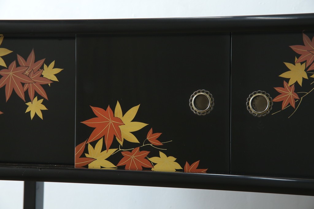 中古　美品　輪島塗り　雅やかな佇まいが上質な雰囲気を漂わせる飾り棚(茶棚、収納棚、戸棚)(R-051840)