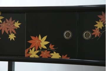 中古　美品　輪島塗り　雅やかな佇まいが上質な雰囲気を漂わせる飾り棚(茶棚、収納棚、戸棚)(R-051840)