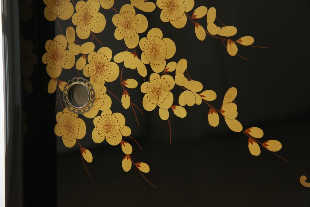 中古　美品　輪島塗り　雅やかな佇まいが上質な雰囲気を漂わせる飾り棚(茶棚、収納棚、戸棚)(R-051840)