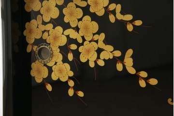 中古　美品　輪島塗り　雅やかな佇まいが上質な雰囲気を漂わせる飾り棚(茶棚、収納棚、戸棚)(R-051840)