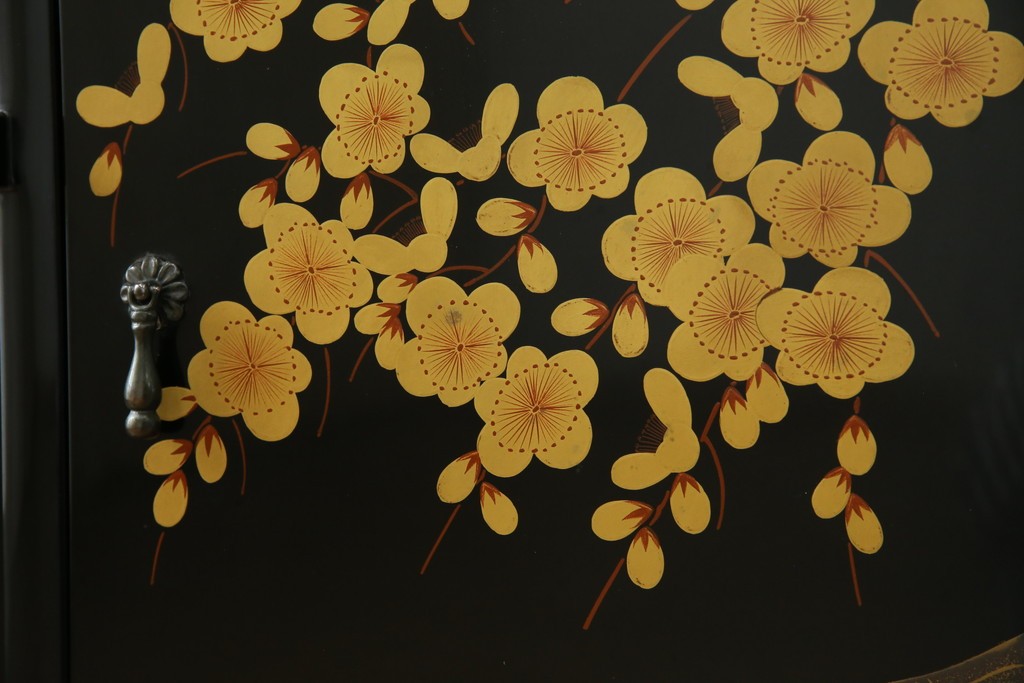 中古　美品　輪島塗り　雅やかな佇まいが上質な雰囲気を漂わせる飾り棚(茶棚、収納棚、戸棚)(R-051840)