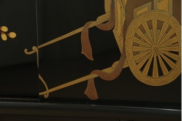 中古　美品　輪島塗り　雅やかな佇まいが上質な雰囲気を漂わせる飾り棚(茶棚、収納棚、戸棚)(R-051840)