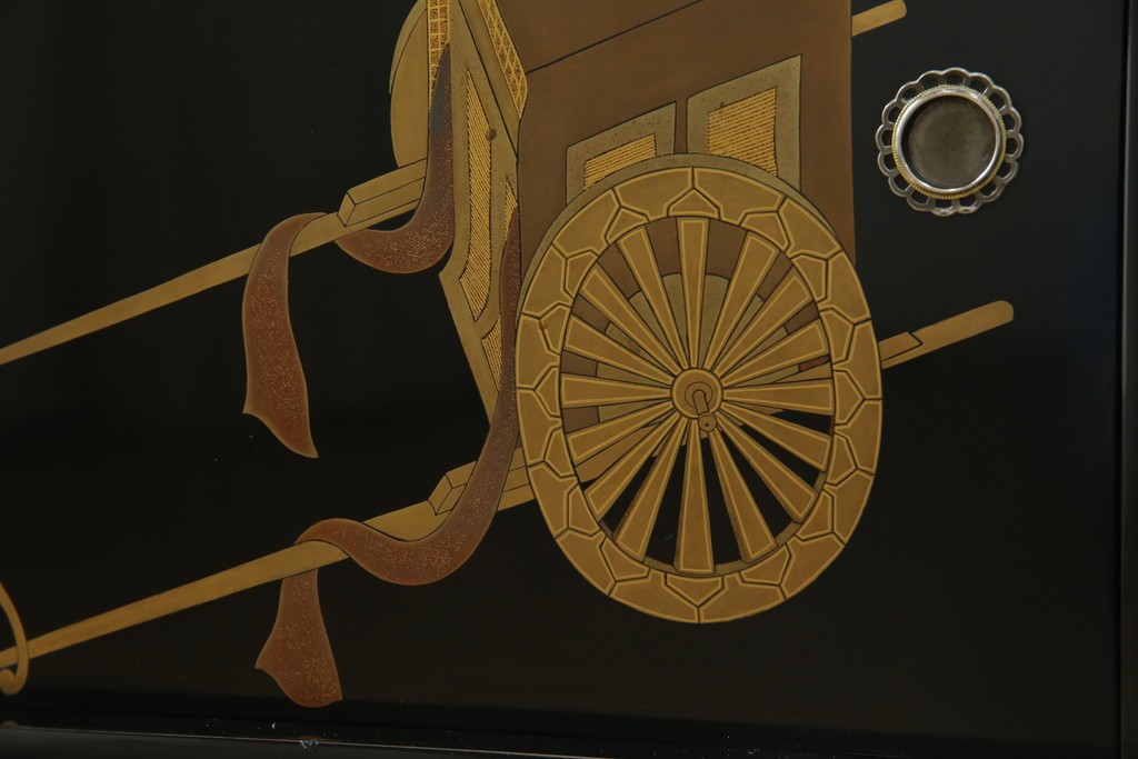 中古　美品　輪島塗り　雅やかな佇まいが上質な雰囲気を漂わせる飾り棚(茶棚、収納棚、戸棚)(R-051840)