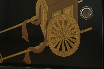 中古　美品　輪島塗り　雅やかな佇まいが上質な雰囲気を漂わせる飾り棚(茶棚、収納棚、戸棚)(R-051840)