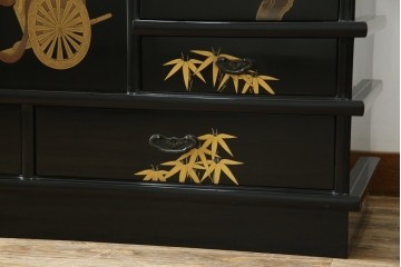 中古　美品　輪島塗り　雅やかな佇まいが上質な雰囲気を漂わせる飾り棚(茶棚、収納棚、戸棚)(R-051840)