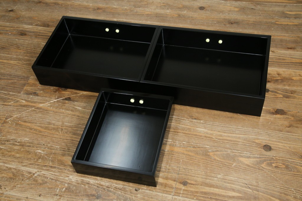 中古　美品　輪島塗り　雅やかな佇まいが上質な雰囲気を漂わせる飾り棚(茶棚、収納棚、戸棚)(R-051840)