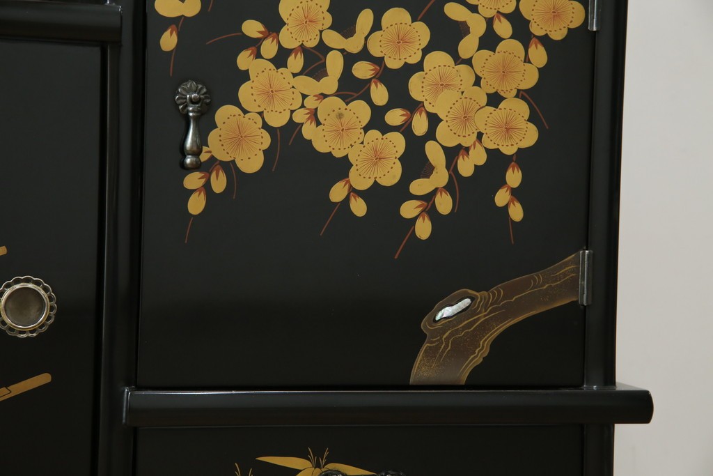 中古　美品　輪島塗り　雅やかな佇まいが上質な雰囲気を漂わせる飾り棚(茶棚、収納棚、戸棚)(R-051840)