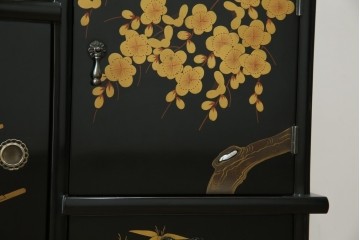 中古　美品　輪島塗り　雅やかな佇まいが上質な雰囲気を漂わせる飾り棚(茶棚、収納棚、戸棚)(R-051840)