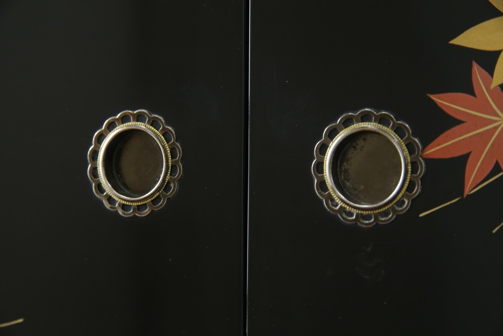 中古　美品　輪島塗り　雅やかな佇まいが上質な雰囲気を漂わせる飾り棚(茶棚、収納棚、戸棚)(R-051840)