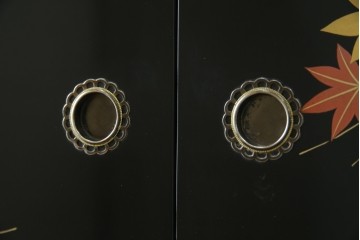 中古　美品　輪島塗り　雅やかな佇まいが上質な雰囲気を漂わせる飾り棚(茶棚、収納棚、戸棚)(R-051840)