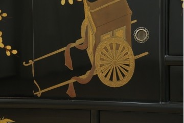 中古　美品　輪島塗り　雅やかな佇まいが上質な雰囲気を漂わせる飾り棚(茶棚、収納棚、戸棚)(R-051840)