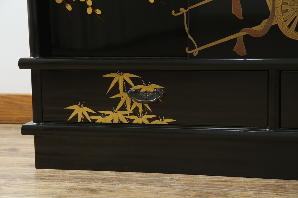 中古　美品　輪島塗り　雅やかな佇まいが上質な雰囲気を漂わせる飾り棚(茶棚、収納棚、戸棚)(R-051840)