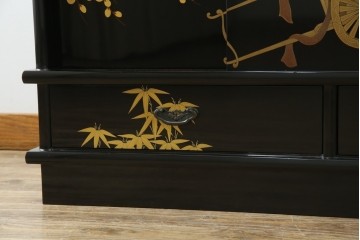 中古　美品　輪島塗り　雅やかな佇まいが上質な雰囲気を漂わせる飾り棚(茶棚、収納棚、戸棚)(R-051840)