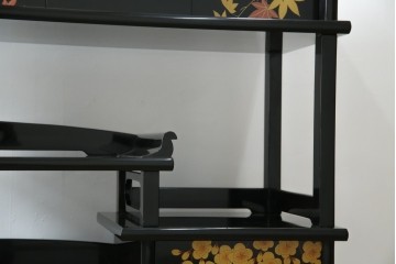 中古　美品　輪島塗り　雅やかな佇まいが上質な雰囲気を漂わせる飾り棚(茶棚、収納棚、戸棚)(R-051840)