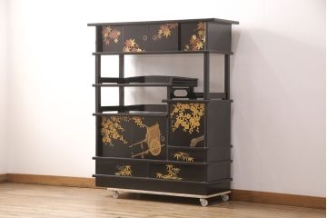 中古　美品　輪島塗り　雅やかな佇まいが上質な雰囲気を漂わせる飾り棚(茶棚、収納棚、戸棚)(R-051840)