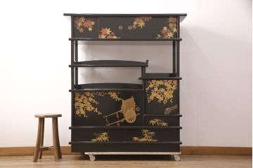 中古　美品　輪島塗り　雅やかな佇まいが上質な雰囲気を漂わせる飾り棚(茶棚、収納棚、戸棚)(R-051840)
