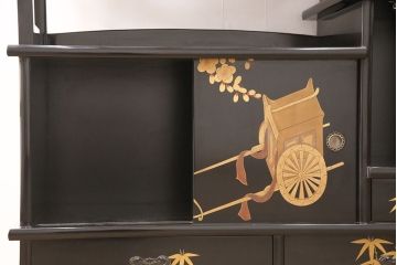 中古　美品　輪島塗り　雅やかな佇まいが上質な雰囲気を漂わせる飾り棚(茶棚、収納棚、戸棚)(R-051840)
