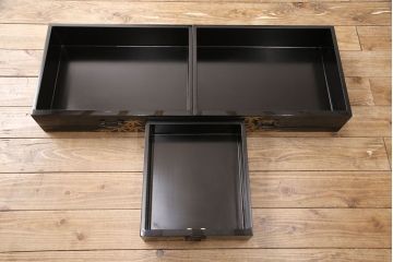 中古　美品　輪島塗り　雅やかな佇まいが上質な雰囲気を漂わせる飾り棚(茶棚、収納棚、戸棚)(R-051840)