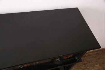 中古　美品　輪島塗り　雅やかな佇まいが上質な雰囲気を漂わせる飾り棚(茶棚、収納棚、戸棚)(R-051840)