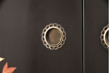 中古　美品　輪島塗り　雅やかな佇まいが上質な雰囲気を漂わせる飾り棚(茶棚、収納棚、戸棚)(R-051840)