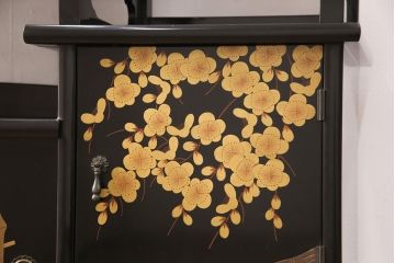中古　美品　輪島塗り　雅やかな佇まいが上質な雰囲気を漂わせる飾り棚(茶棚、収納棚、戸棚)(R-051840)
