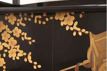 中古　美品　輪島塗り　雅やかな佇まいが上質な雰囲気を漂わせる飾り棚(茶棚、収納棚、戸棚)(R-051840)