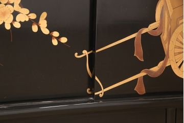 中古　美品　輪島塗り　雅やかな佇まいが上質な雰囲気を漂わせる飾り棚(茶棚、収納棚、戸棚)(R-051840)