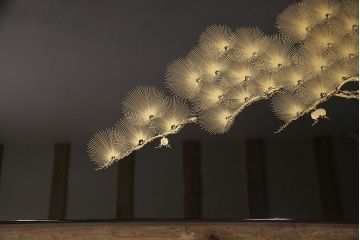 中古　美品　輪島塗り　清峰刻　沈金　松の木が見事に表現された総漆塗り座卓(ローテーブル)(R-051842)