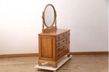 中古　横浜クラシック家具　ダニエル(Daniel)　ラウンド型の鏡が印象的なドレッサー&スツールセット(鏡台、サイドチェスト、チェア)(定価約74万円)(R-051843)