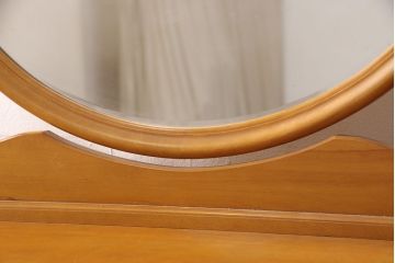 中古　横浜クラシック家具　ダニエル(Daniel)　ラウンド型の鏡が印象的なドレッサー&スツールセット(鏡台、サイドチェスト、チェア)(定価約74万円)(R-051843)