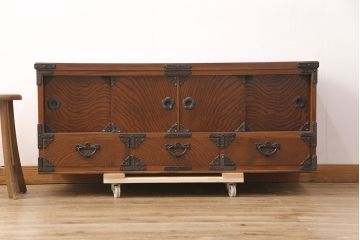 中古　伝統民芸　岩谷堂箪笥　力強い杢目と上品な金具が魅力のローボード(タンス、収納棚、引き出し、テレビ台)(R-051844)