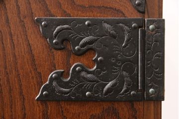 中古　岩谷堂箪笥　菊幸作　ヒノキ天板・脚(台輪)付きリメイク　前面の木目が存在感を放つ衣装盆付きサイドチェスト(引き出し、着物箪笥、収納棚、サイドボード)(R-051845)