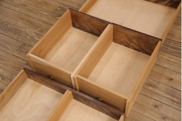 中古　美品　カバ材　国産の手造り民芸家具　可愛らしいデザインが魅力の両袖机(ワークデスク、在宅ワーク、在宅用)(R-051850)