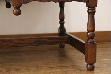 中古　美品　カバ材　国産の手造り民芸家具　可愛らしいデザインが魅力の両袖机(ワークデスク、在宅ワーク、在宅用)(R-051850)