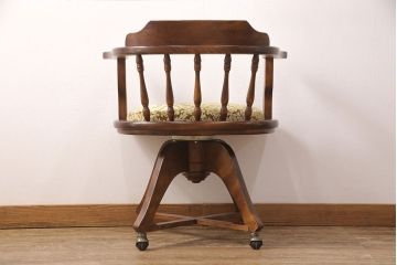 中古　美品　カバ材　国産の手造り民芸家具　可愛らしいデザインのデスクチェア(椅子、回転椅子、回転イス)(R-051851)