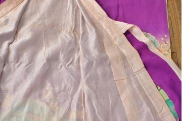 大正〜昭和初期　梅に牡丹　アンティーク　縮緬着物(正絹、古布、ちりめん)(R-051869)